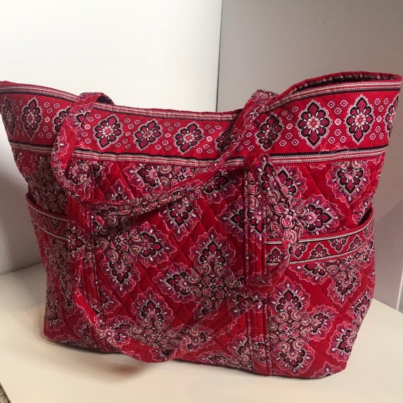 Vera Bradley Handbags - Extra Large Vera Bradley Tote Bag Vera Bradley Handbags - Extra Large Vera Bradley Tote Bag